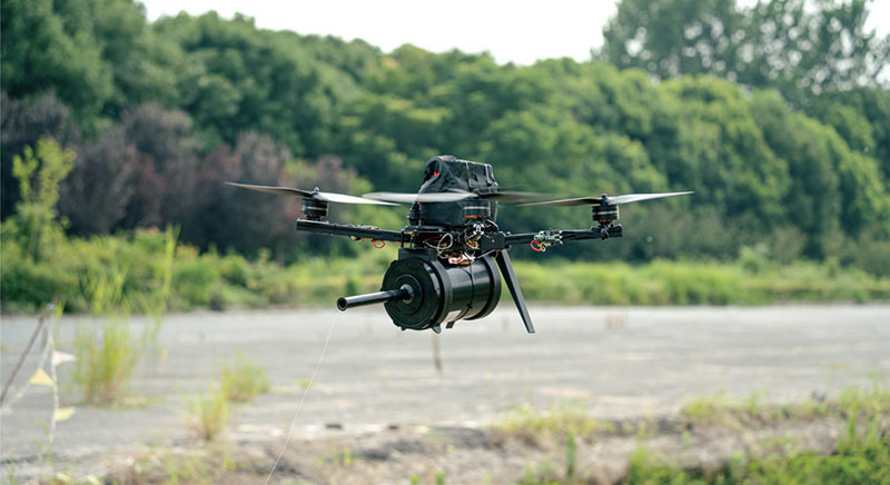 광섬유 UAV: ​​전파 방해 방지 비행의 유선 혁명